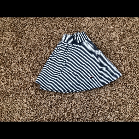 Hollister mini skirt - Medium - NWT - Picture 2 of 3